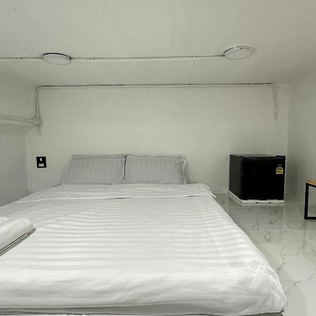방콕 Megun Capsule 150 Cm 아파트 외부 사진